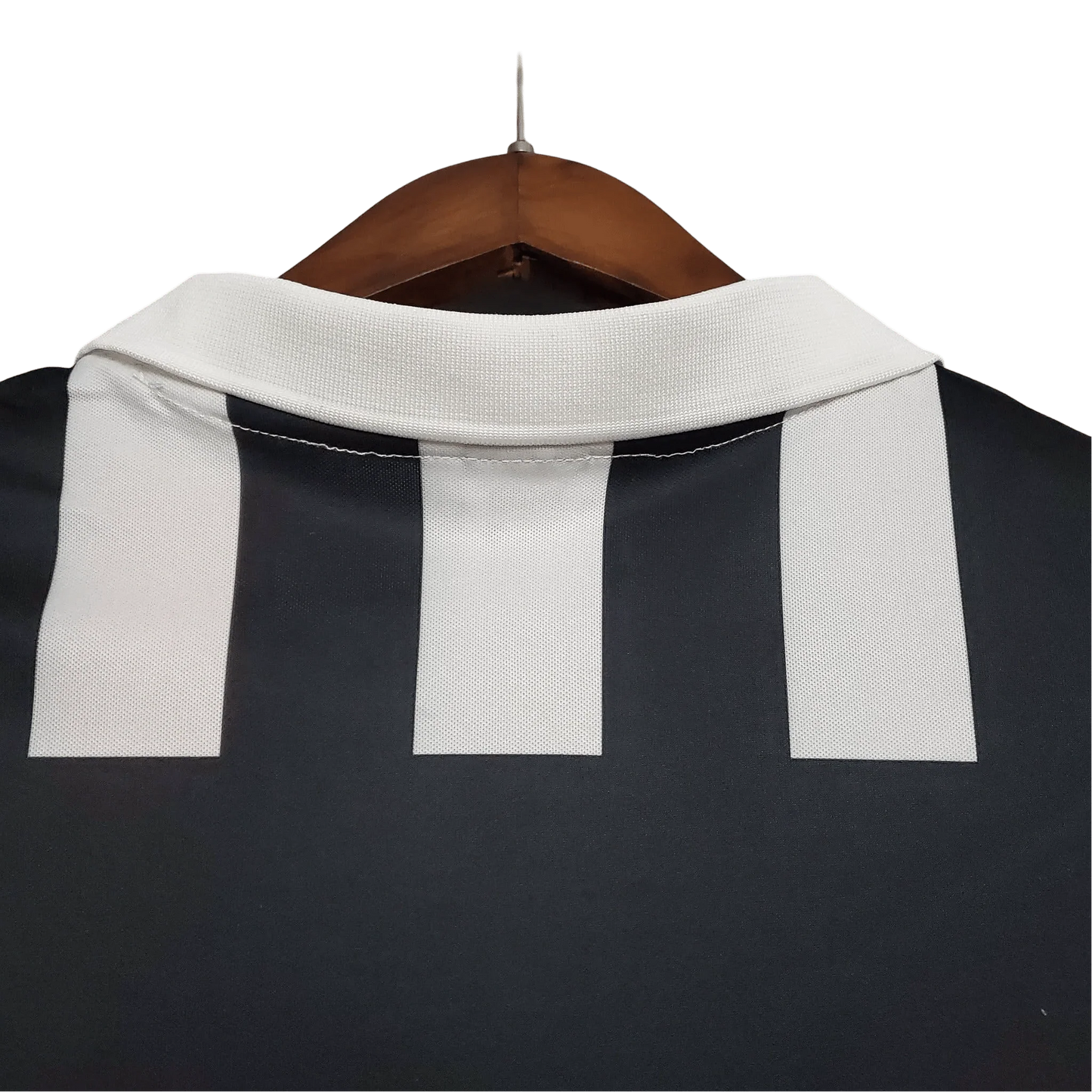https://cdn.shopify.com/s/files/1/0826/7228/8075/files/19841985-juventus-ariston-home-retro-kit-classickits433-165737.webp?v=1741198817