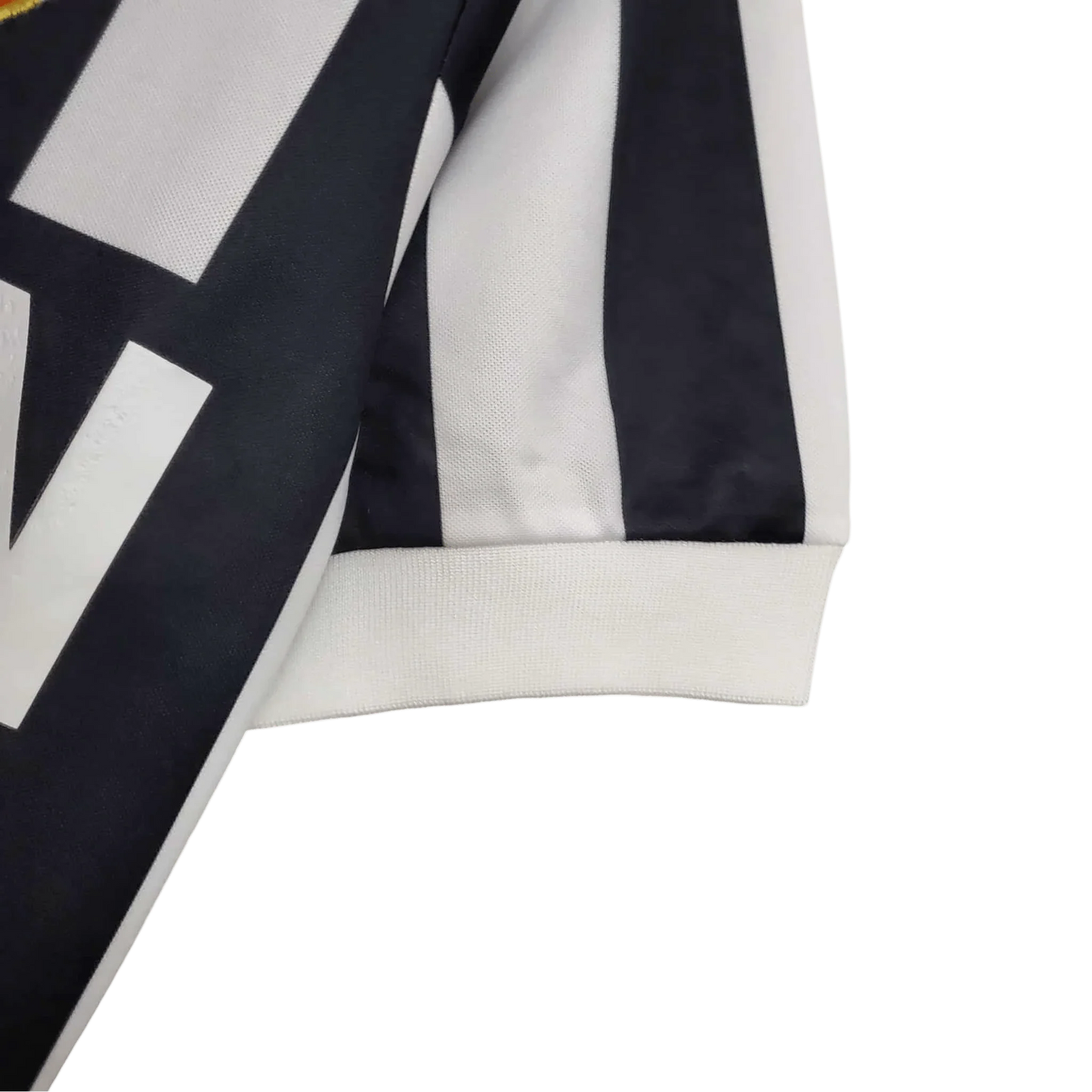 https://cdn.shopify.com/s/files/1/0826/7228/8075/files/19841985-juventus-ariston-home-retro-kit-classickits433-901845.webp?v=1741198814