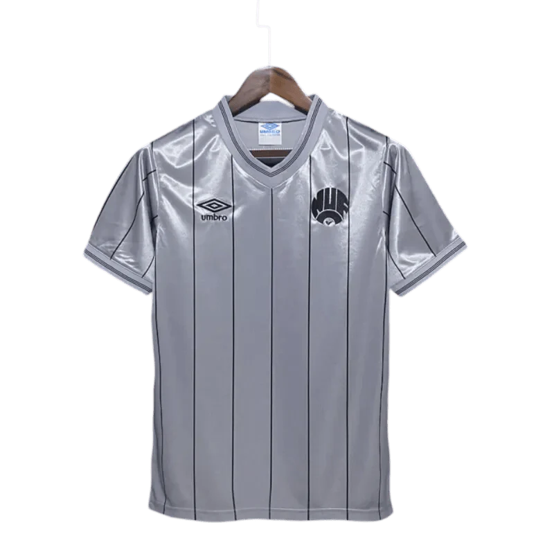 https://cdn.shopify.com/s/files/1/0826/7228/8075/files/19841985-newcastle-utd-grey-away-retro-kit-classickits433-100725.webp?v=1741197738