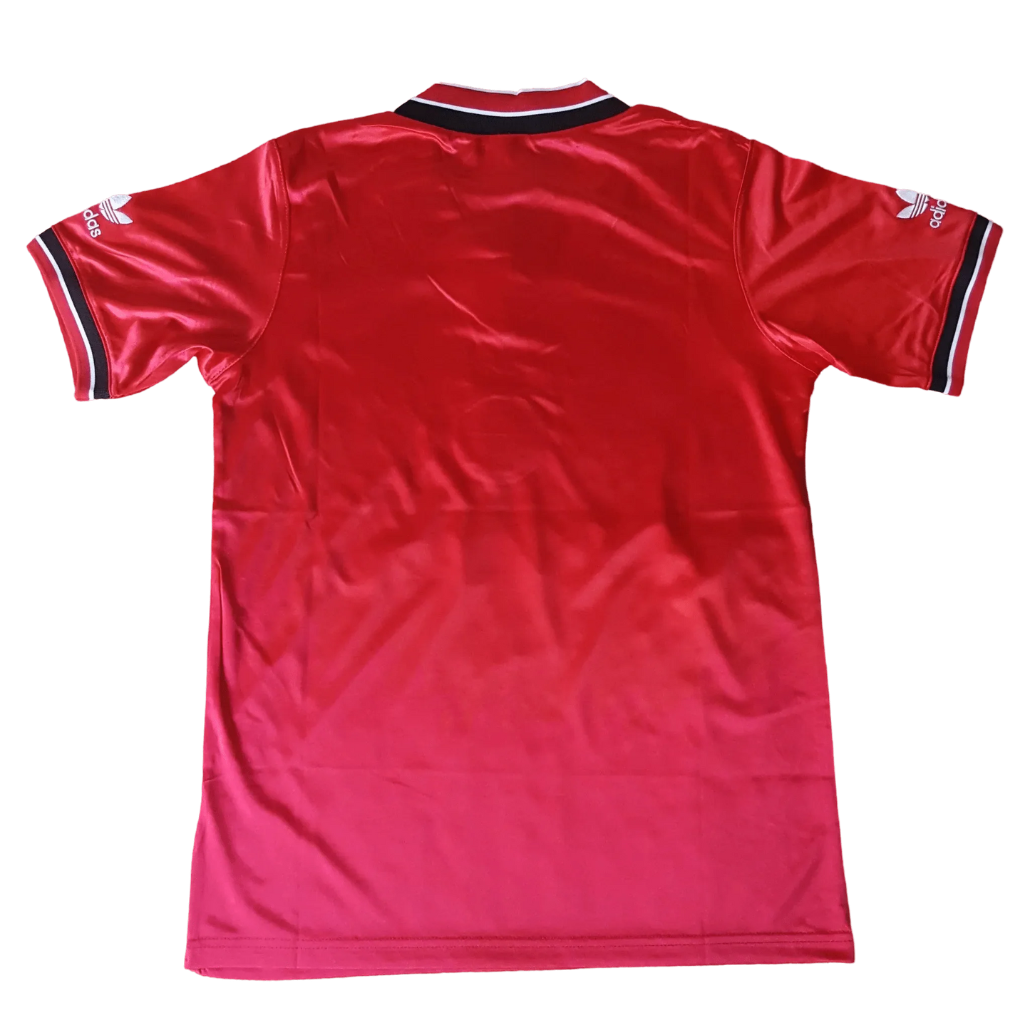 https://cdn.shopify.com/s/files/1/0826/7228/8075/files/19841986-manchester-united-sharp-home-retro-kit-classickits433-445700.webp?v=1741197617
