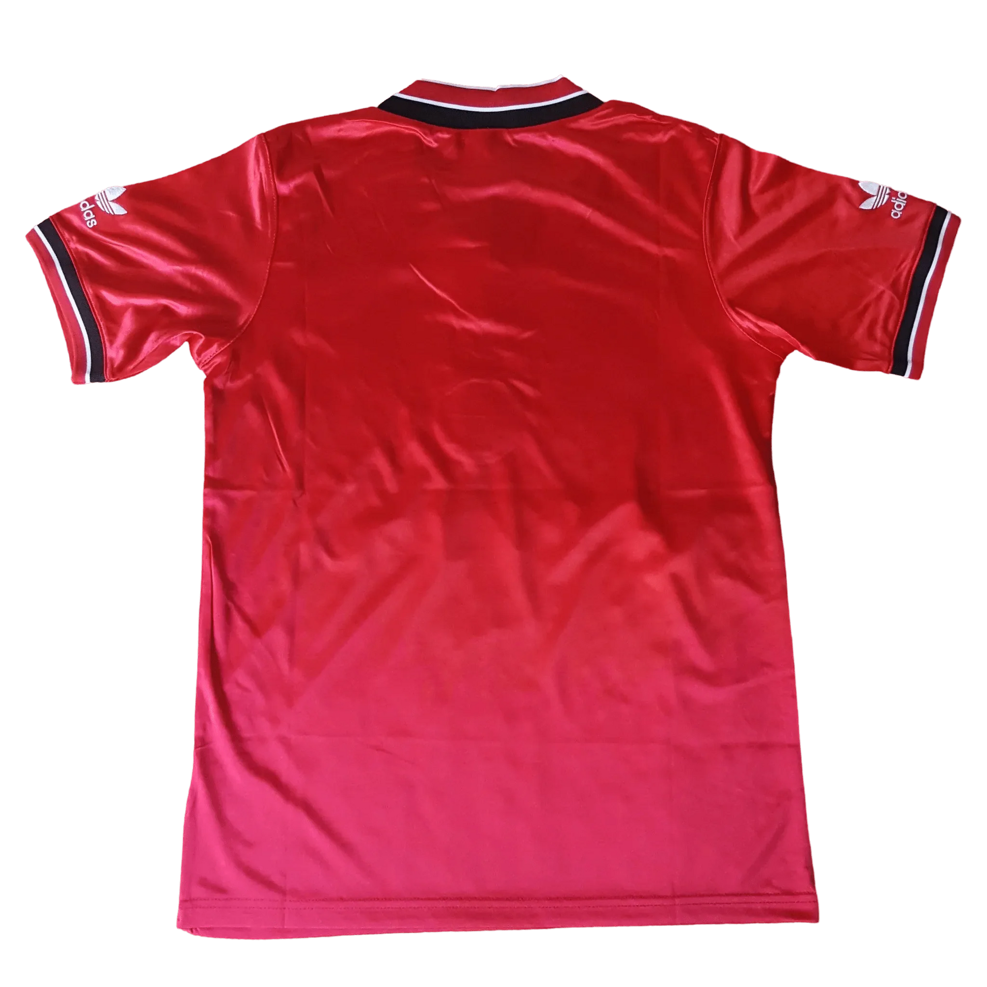 https://cdn.shopify.com/s/files/1/0826/7228/8075/files/19841986-manchester-united-sharp-home-retro-kit-classickits433-445700.webp?v=1741197617