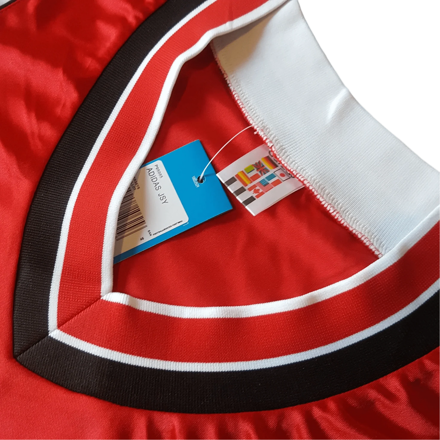 https://cdn.shopify.com/s/files/1/0826/7228/8075/files/19841986-manchester-united-sharp-home-retro-kit-classickits433-742670.webp?v=1741197618