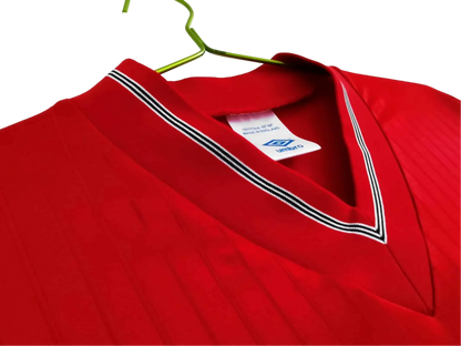 https://cdn.shopify.com/s/files/1/0826/7228/8075/files/19841987-england-away-red-retro-kit-344532.webp?v=1741196953