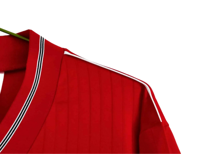 https://cdn.shopify.com/s/files/1/0826/7228/8075/files/19841987-england-away-red-retro-kit-462578.webp?v=1741196951