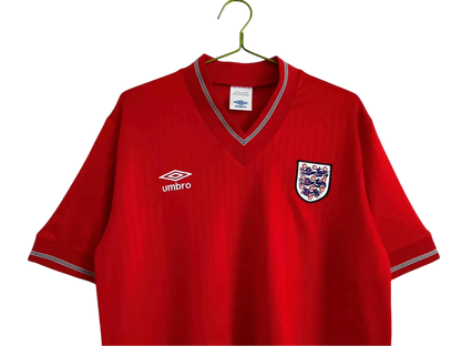 https://cdn.shopify.com/s/files/1/0826/7228/8075/files/19841987-england-away-red-retro-kit-939401.webp?v=1741196952