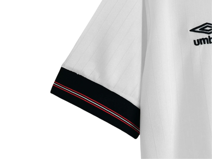https://cdn.shopify.com/s/files/1/0826/7228/8075/files/19841987-england-home-retro-kit-193746.webp?v=1741196970