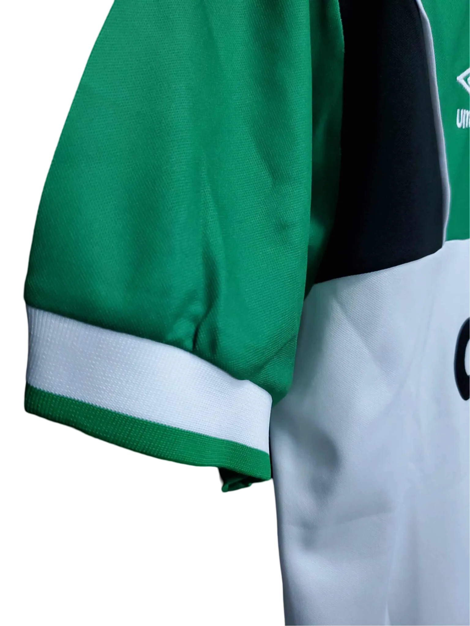 https://cdn.shopify.com/s/files/1/0826/7228/8075/files/19851986-glasgow-celtic-cr-smith-away-kit-classickits433-418915.webp?v=1741199130