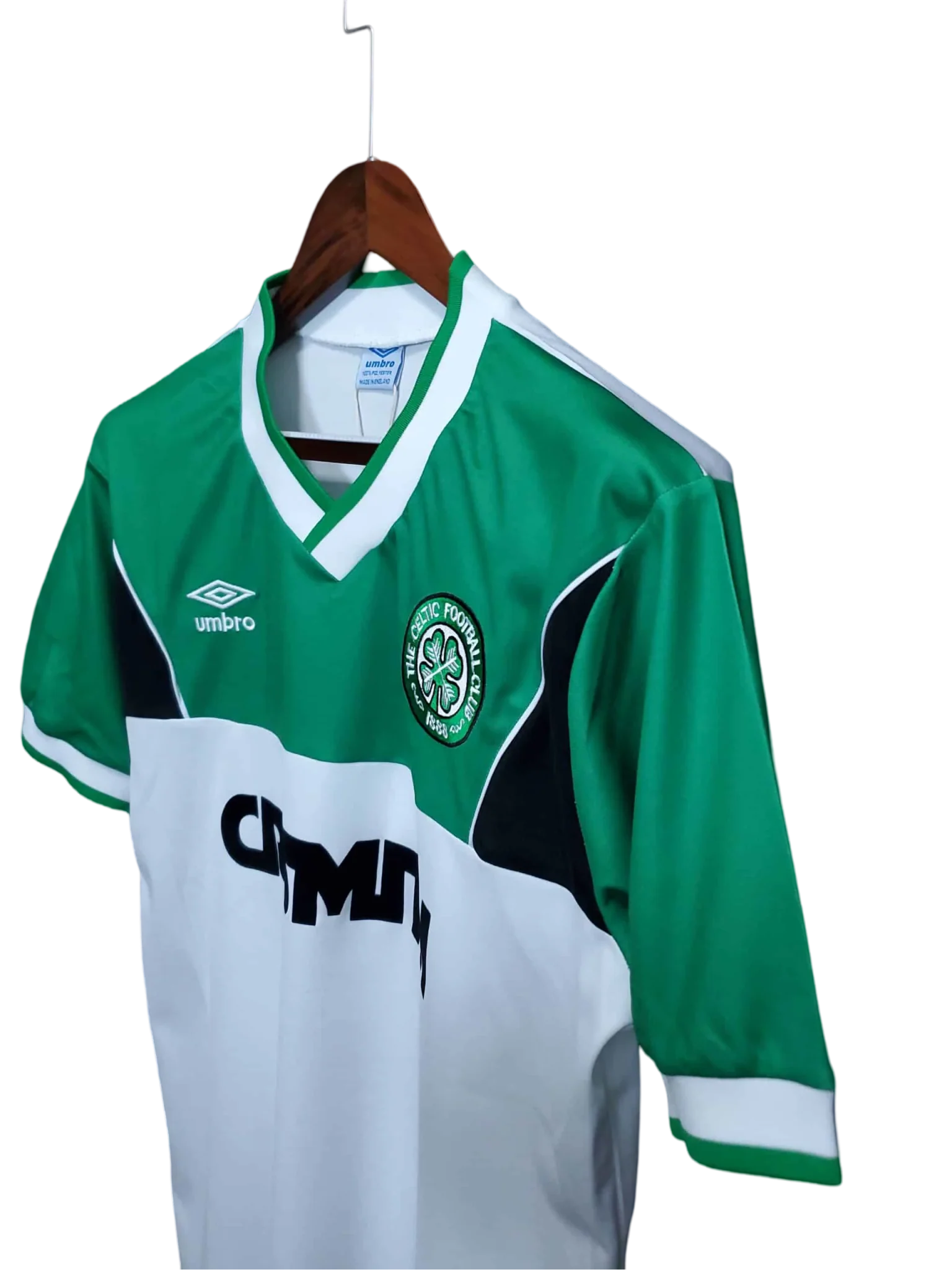 https://cdn.shopify.com/s/files/1/0826/7228/8075/files/19851986-glasgow-celtic-cr-smith-away-kit-classickits433-548151.webp?v=1741199131
