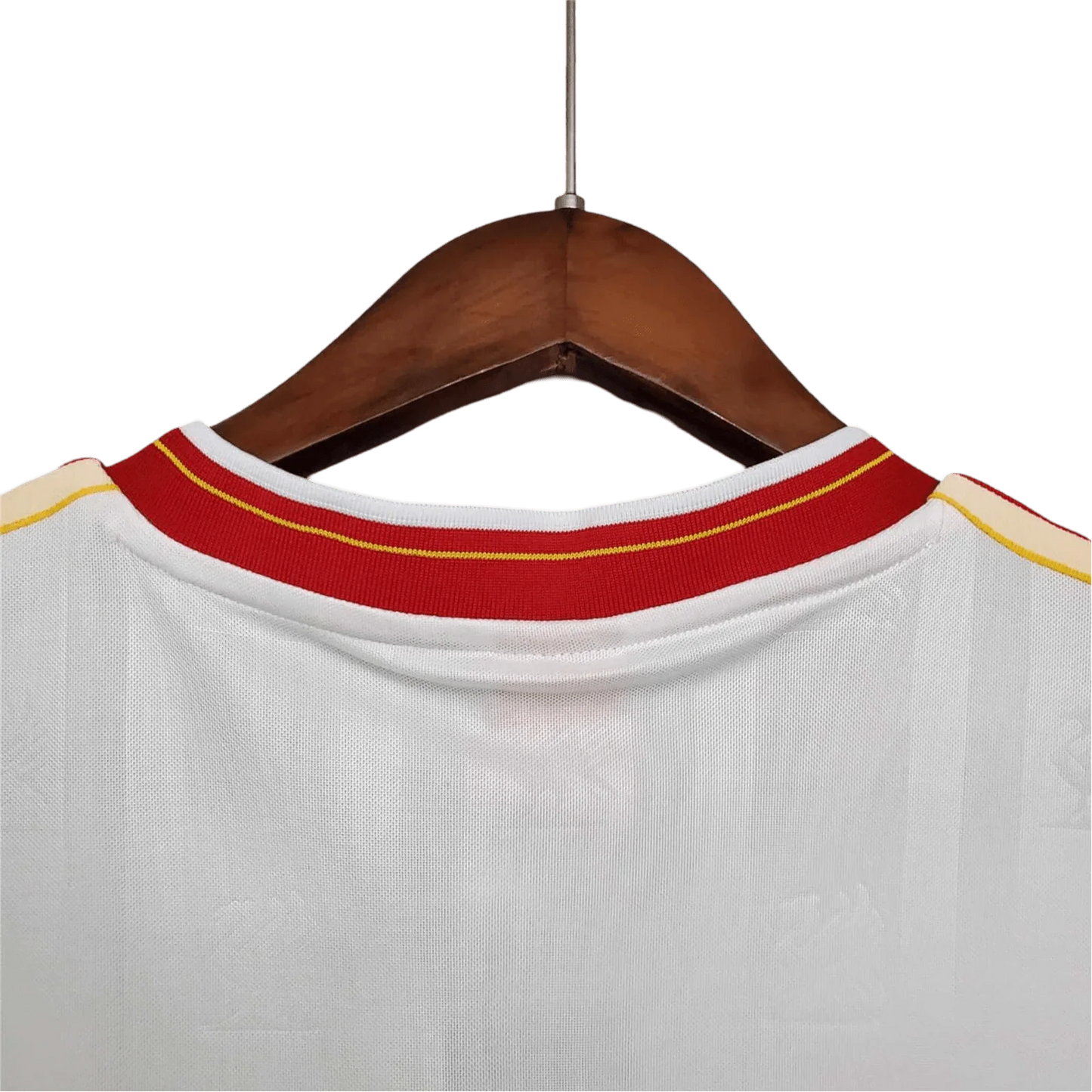https://cdn.shopify.com/s/files/1/0826/7228/8075/files/19851986-liverpool-crown-paints-white-away-retro-kit-classickits433-270079.webp?v=1741199196