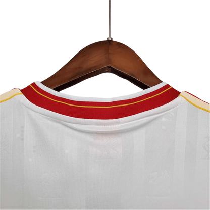 https://cdn.shopify.com/s/files/1/0826/7228/8075/files/19851986-liverpool-crown-paints-white-away-retro-kit-classickits433-270079.webp?v=1741199196