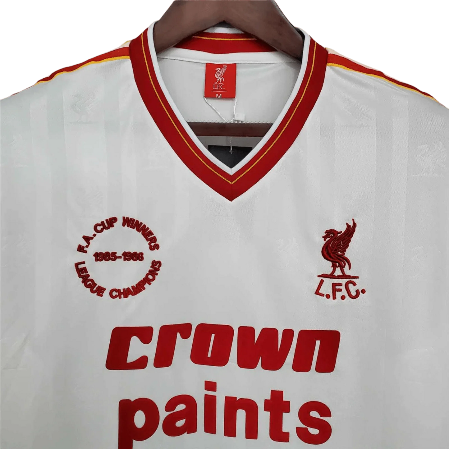 https://cdn.shopify.com/s/files/1/0826/7228/8075/files/19851986-liverpool-crown-paints-white-away-retro-kit-classickits433-666854.webp?v=1741199194