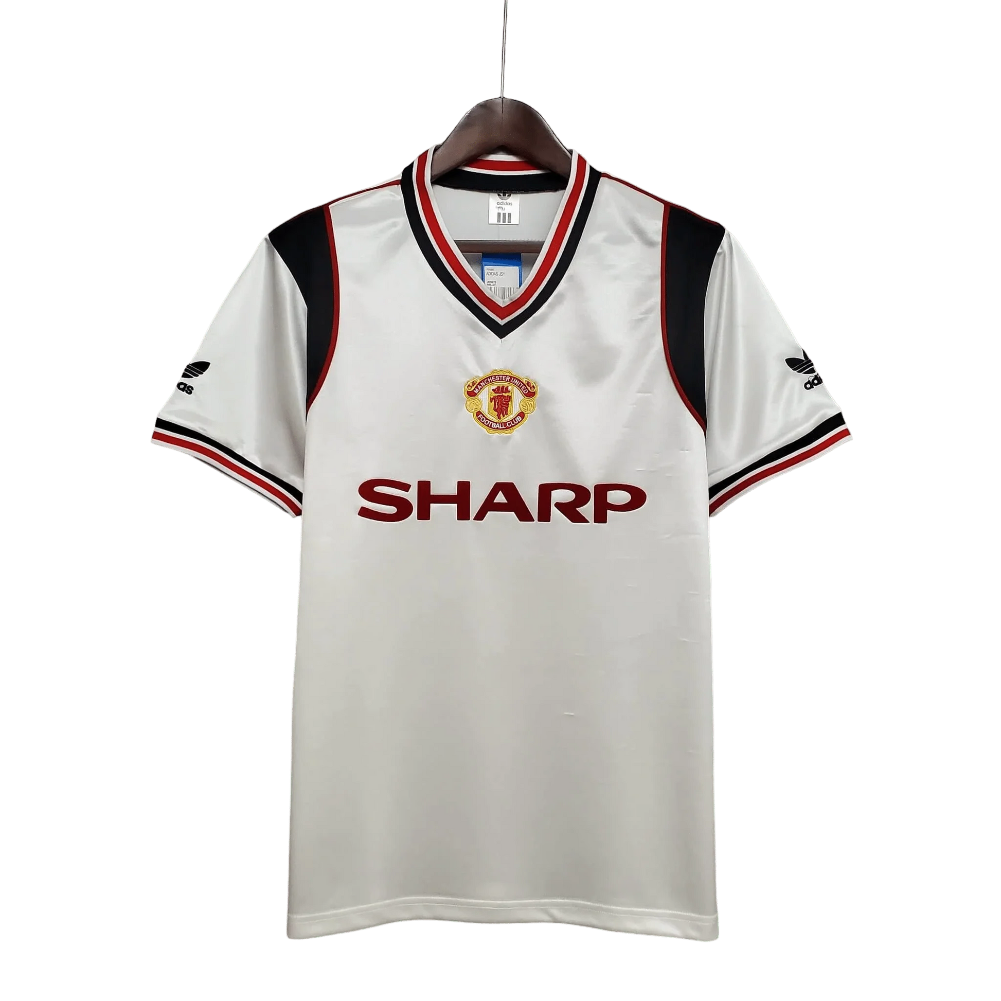 https://cdn.shopify.com/s/files/1/0826/7228/8075/files/19851986-manchester-united-sahrp-white-away-retro-kit-classickits433-441854.webp?v=1741199169