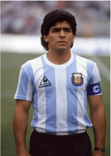 https://cdn.shopify.com/s/files/1/0826/7228/8075/files/1986-argentina-world-cup-home-retro-kit-classickits433-231326.webp?v=1741198799