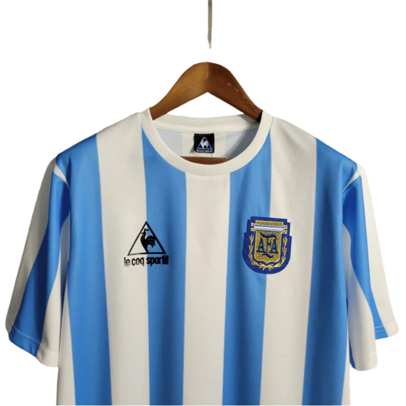 https://cdn.shopify.com/s/files/1/0826/7228/8075/files/1986-argentina-world-cup-home-retro-kit-classickits433-753373.webp?v=1741198801