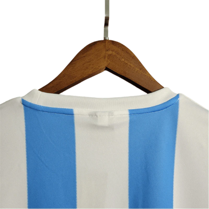 https://cdn.shopify.com/s/files/1/0826/7228/8075/files/1986-argentina-world-cup-home-retro-kit-classickits433-758179.webp?v=1741198801