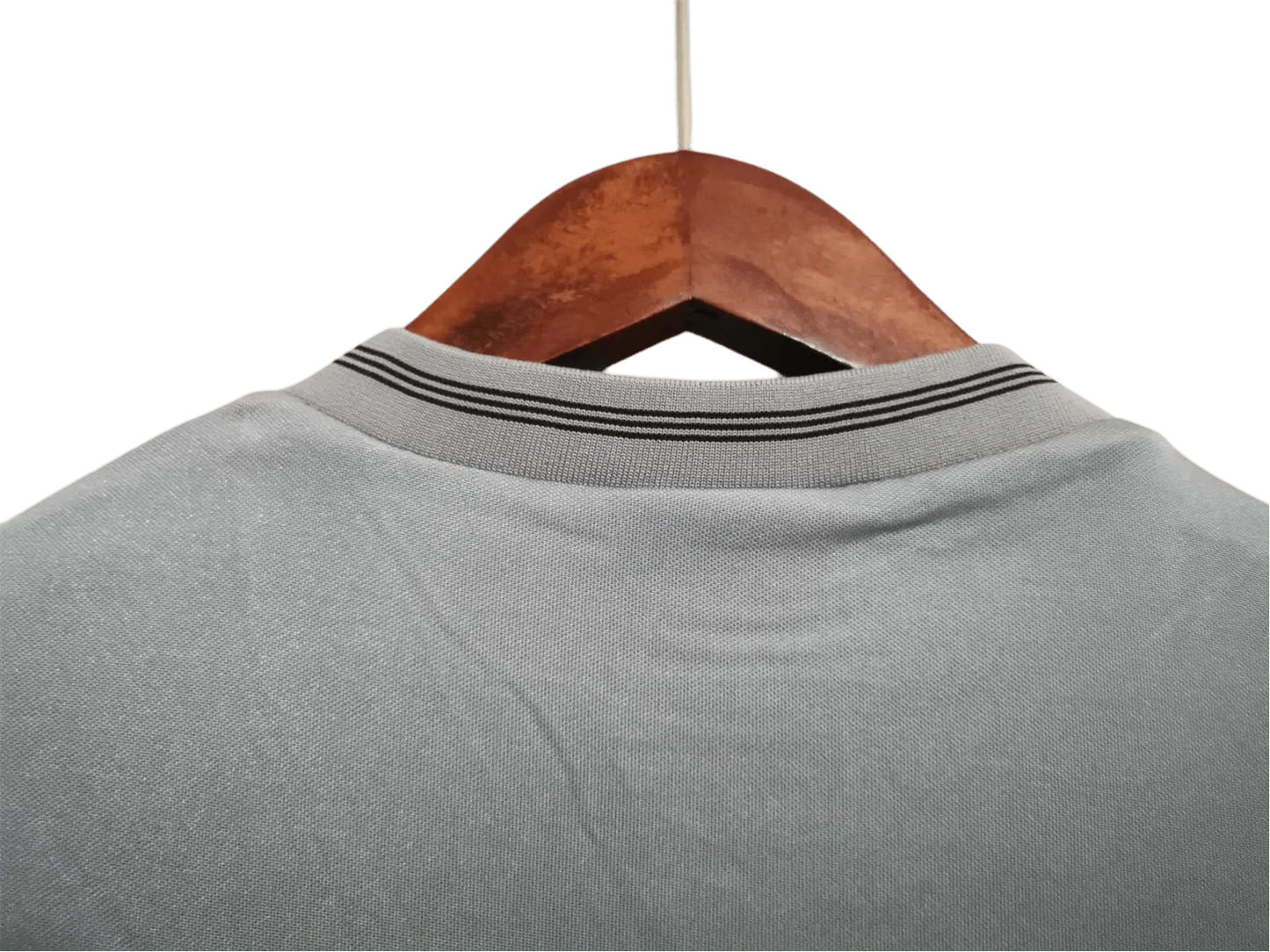 https://cdn.shopify.com/s/files/1/0826/7228/8075/files/19861987-newcastle-utd-grey-away-retro-kit-classickits433-784714.webp?v=1741197848