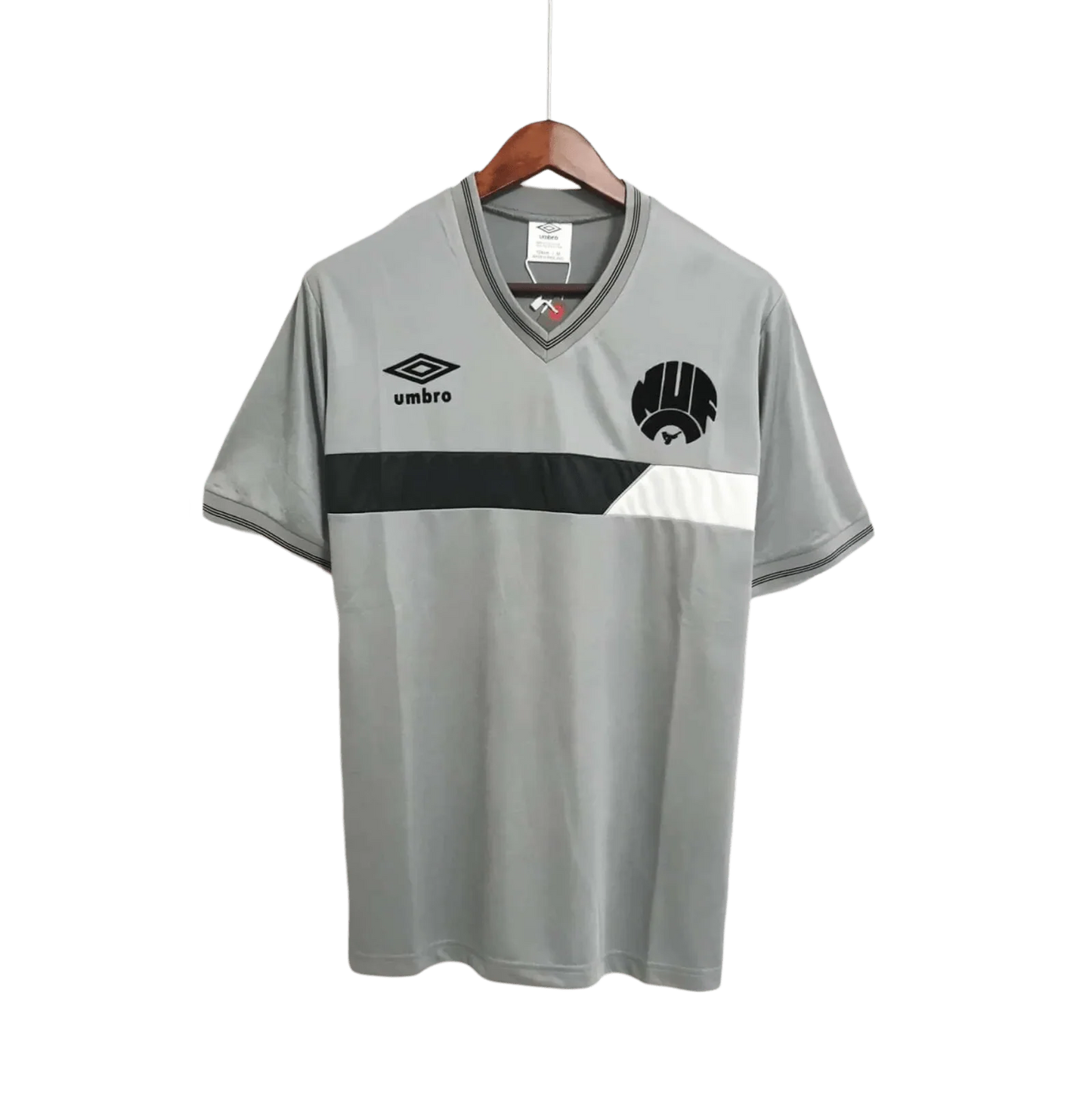 https://cdn.shopify.com/s/files/1/0826/7228/8075/files/19861987-newcastle-utd-grey-away-retro-kit-classickits433-817948.webp?v=1741197847