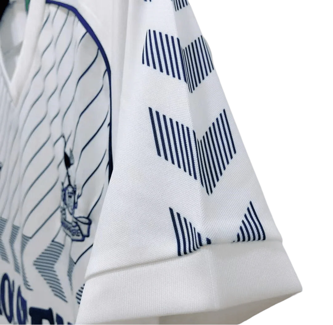 https://cdn.shopify.com/s/files/1/0826/7228/8075/files/19861987-tottenham-hotspur-holsten-home-retro-kit-classickits433-425321.webp?v=1741199133