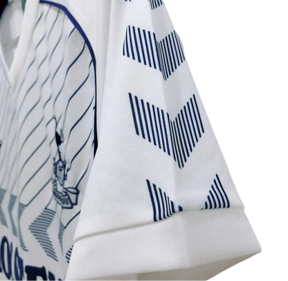 https://cdn.shopify.com/s/files/1/0826/7228/8075/files/19861987-tottenham-hotspur-holsten-home-retro-kit-classickits433-425321.webp?v=1741199133