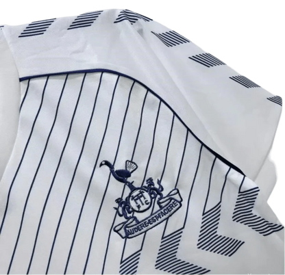 https://cdn.shopify.com/s/files/1/0826/7228/8075/files/19861987-tottenham-hotspur-holsten-home-retro-kit-classickits433-588846.webp?v=1741199131