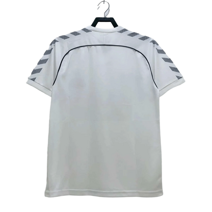 https://cdn.shopify.com/s/files/1/0826/7228/8075/files/19861987-tottenham-hotspur-holsten-home-retro-kit-classickits433-629212.webp?v=1741199132