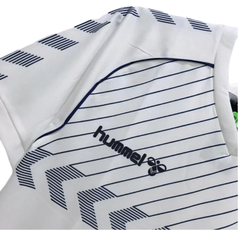 https://cdn.shopify.com/s/files/1/0826/7228/8075/files/19861987-tottenham-hotspur-holsten-home-retro-kit-classickits433-890007.webp?v=1741199132
