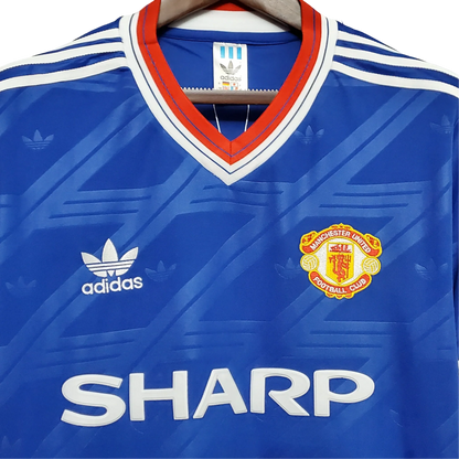 https://cdn.shopify.com/s/files/1/0826/7228/8075/files/19861988-manchester-united-sharp-away-retro-kit-classickits433-142520.webp?v=1741197674