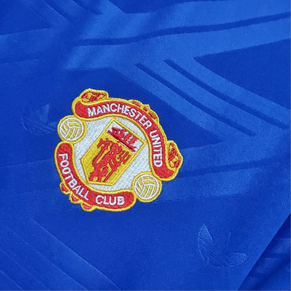 https://cdn.shopify.com/s/files/1/0826/7228/8075/files/19861988-manchester-united-sharp-away-retro-kit-classickits433-848530.webp?v=1741197674