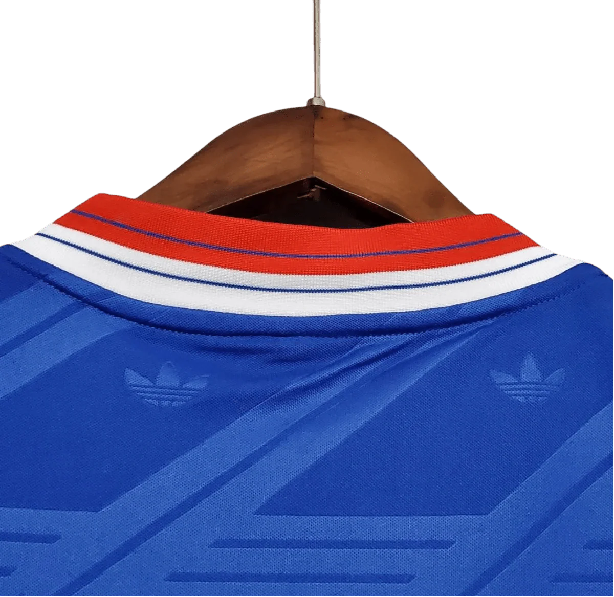 https://cdn.shopify.com/s/files/1/0826/7228/8075/files/19861988-manchester-united-sharp-blue-third-retro-kit-classickits433-129319.webp?v=1741199166