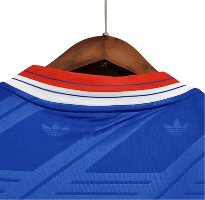 https://cdn.shopify.com/s/files/1/0826/7228/8075/files/19861988-manchester-united-sharp-blue-third-retro-kit-classickits433-129319.webp?v=1741199166