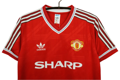 https://cdn.shopify.com/s/files/1/0826/7228/8075/files/19861988-manchester-united-sharp-home-retro-kit-classickits433-479486.webp?v=1741197616