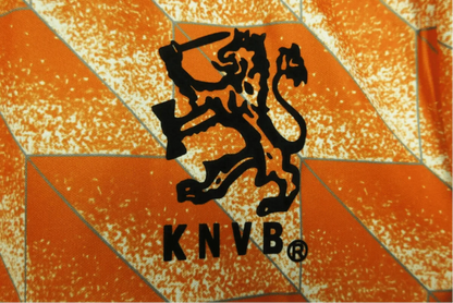 https://cdn.shopify.com/s/files/1/0826/7228/8075/files/1988-netherlands-home-retro-kit-354226.webp?v=1741197039
