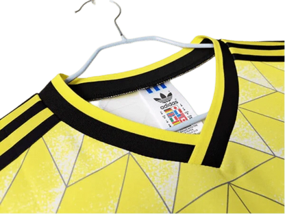 https://cdn.shopify.com/s/files/1/0826/7228/8075/files/19881989-borussia-dortmund-continentale-home-retro-kit-classickits433-243221.webp?v=1741199350