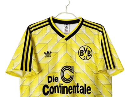 https://cdn.shopify.com/s/files/1/0826/7228/8075/files/19881989-borussia-dortmund-continentale-home-retro-kit-classickits433-442423.webp?v=1741199348