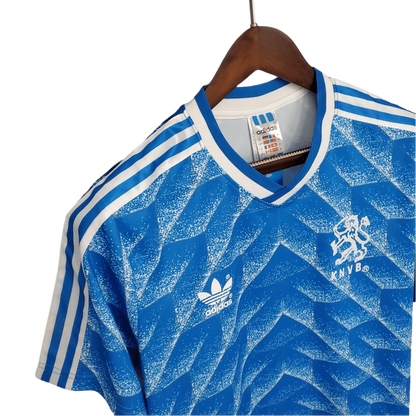 https://cdn.shopify.com/s/files/1/0826/7228/8075/files/19881989-netherlands-euro-away-retro-kit-classickits433-378711.webp?v=1741198792