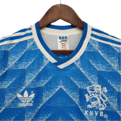 https://cdn.shopify.com/s/files/1/0826/7228/8075/files/19881989-netherlands-euro-away-retro-kit-classickits433-588334.webp?v=1741198792