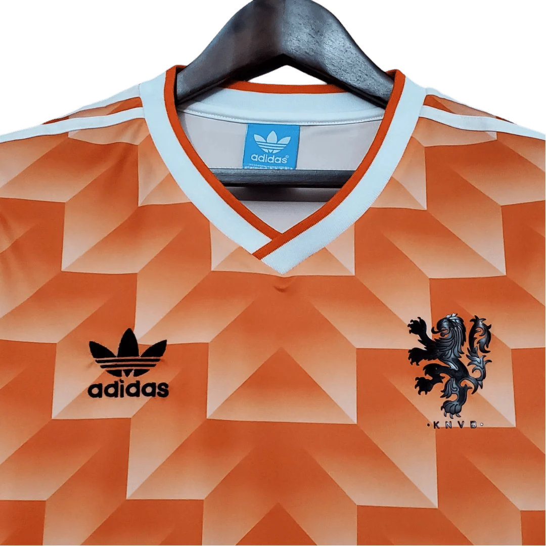 https://cdn.shopify.com/s/files/1/0826/7228/8075/files/19881989-netherlands-euro-home-retro-kit-classickits433-156353.webp?v=1741198810