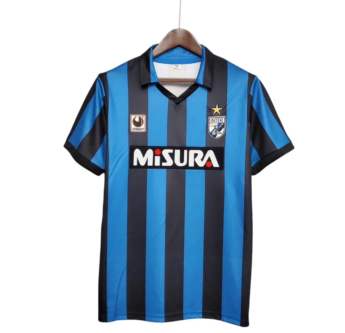 https://cdn.shopify.com/s/files/1/0826/7228/8075/files/19881990-inter-milan-misura-home-retro-kit-classickits433-143587.webp?v=1741198869