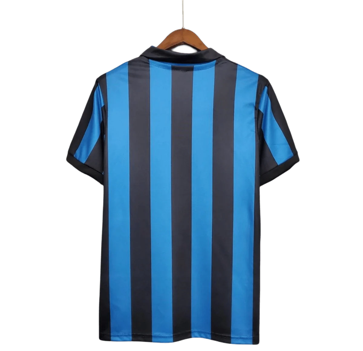 https://cdn.shopify.com/s/files/1/0826/7228/8075/files/19881990-inter-milan-misura-home-retro-kit-classickits433-158944.webp?v=1741198870