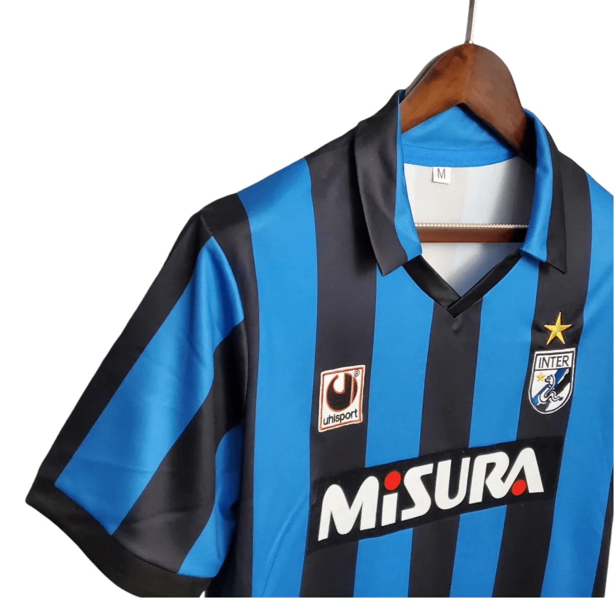 https://cdn.shopify.com/s/files/1/0826/7228/8075/files/19881990-inter-milan-misura-home-retro-kit-classickits433-358516.webp?v=1741198868