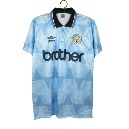 https://cdn.shopify.com/s/files/1/0826/7228/8075/files/19881990-manchester-city-brother-home-retro-kit-classickits433-251384.webp?v=1741199178