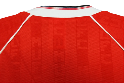 https://cdn.shopify.com/s/files/1/0826/7228/8075/files/19881990-manchester-united-sharp-home-retro-kit-classickits433-530186.webp?v=1741197623