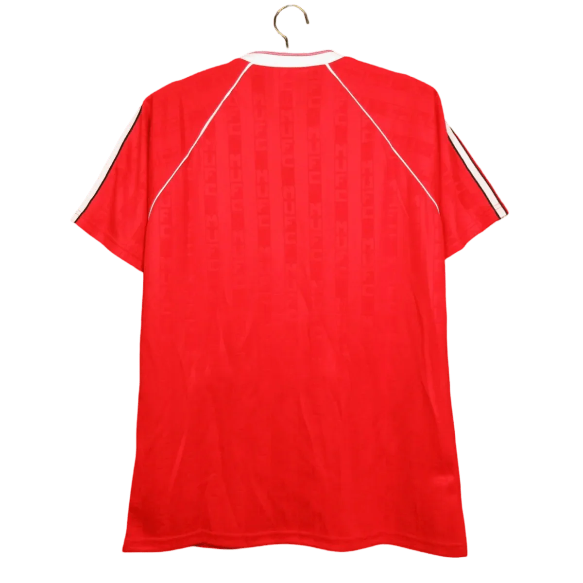 https://cdn.shopify.com/s/files/1/0826/7228/8075/files/19881990-manchester-united-sharp-home-retro-kit-classickits433-695962.webp?v=1741197622