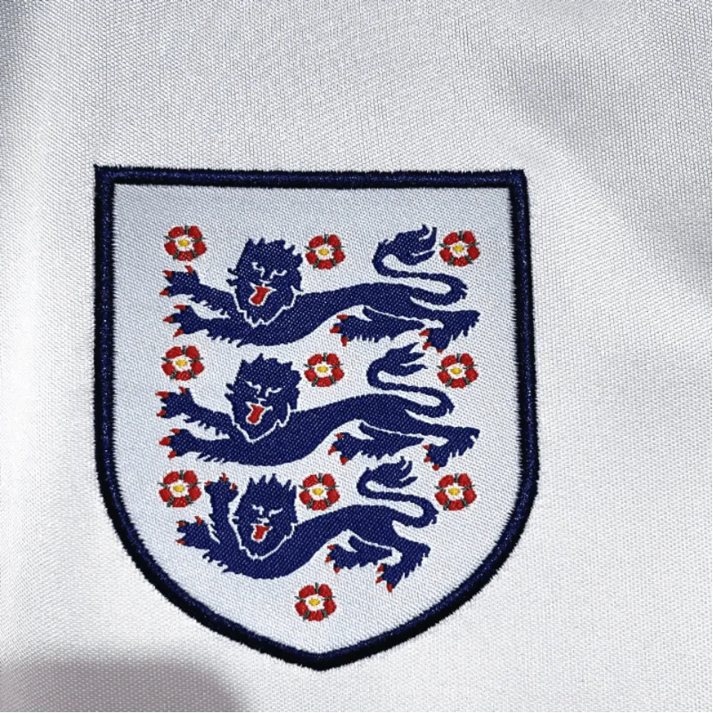 https://cdn.shopify.com/s/files/1/0826/7228/8075/files/1989-england-home-retro-kit-817312.webp?v=1741196959
