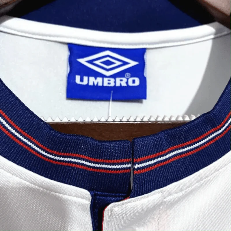 https://cdn.shopify.com/s/files/1/0826/7228/8075/files/1989-england-home-retro-kit-935988.webp?v=1741196956