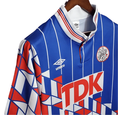 https://cdn.shopify.com/s/files/1/0826/7228/8075/files/19891990-ajax-tdk-away-retro-kit-classickits433-357089.webp?v=1741199346