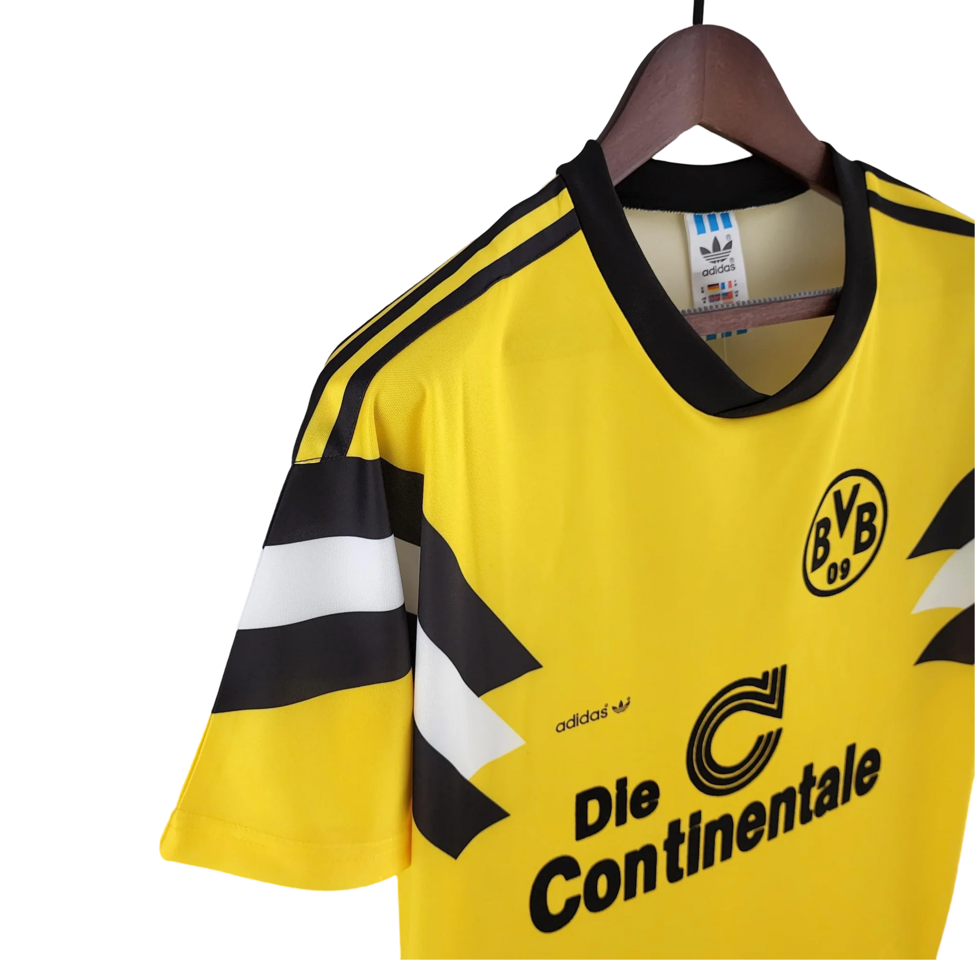 https://cdn.shopify.com/s/files/1/0826/7228/8075/files/19891990-borussia-dortmund-continentale-home-retro-kit-classickits433-595250.webp?v=1741199407