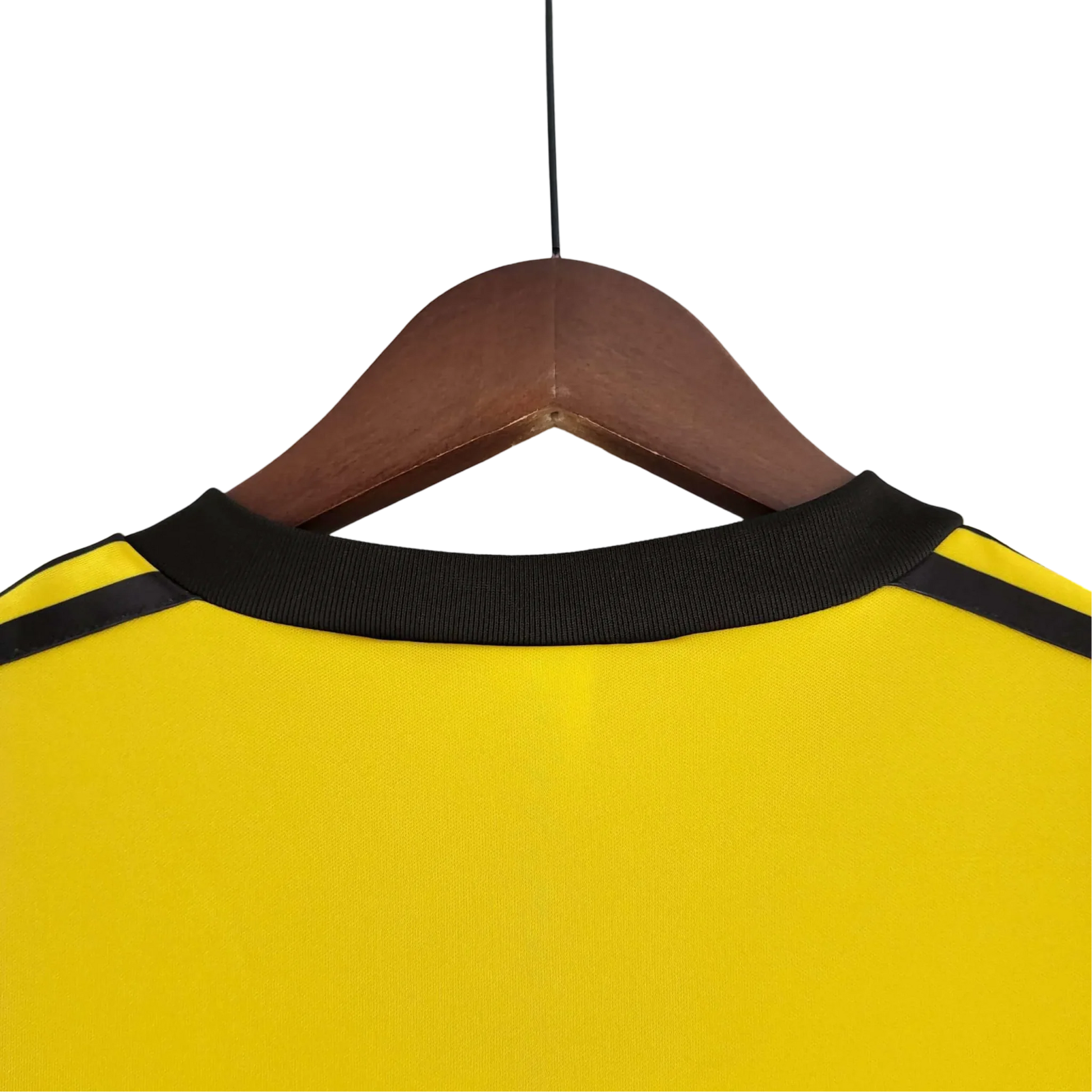 https://cdn.shopify.com/s/files/1/0826/7228/8075/files/19891990-borussia-dortmund-continentale-home-retro-kit-classickits433-752550.webp?v=1741199405