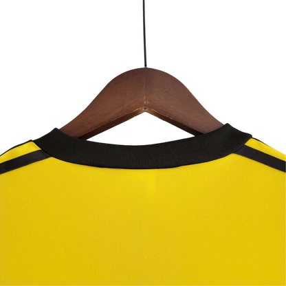 https://cdn.shopify.com/s/files/1/0826/7228/8075/files/19891990-borussia-dortmund-continentale-home-retro-kit-classickits433-752550.webp?v=1741199405
