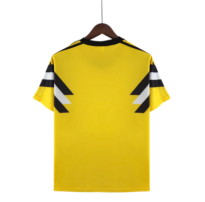 https://cdn.shopify.com/s/files/1/0826/7228/8075/files/19891990-borussia-dortmund-continentale-home-retro-kit-classickits433-926994.webp?v=1741199404